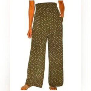 Three dots wide-leg pull on crepe pants. Olive green with white flowers. Comfy w